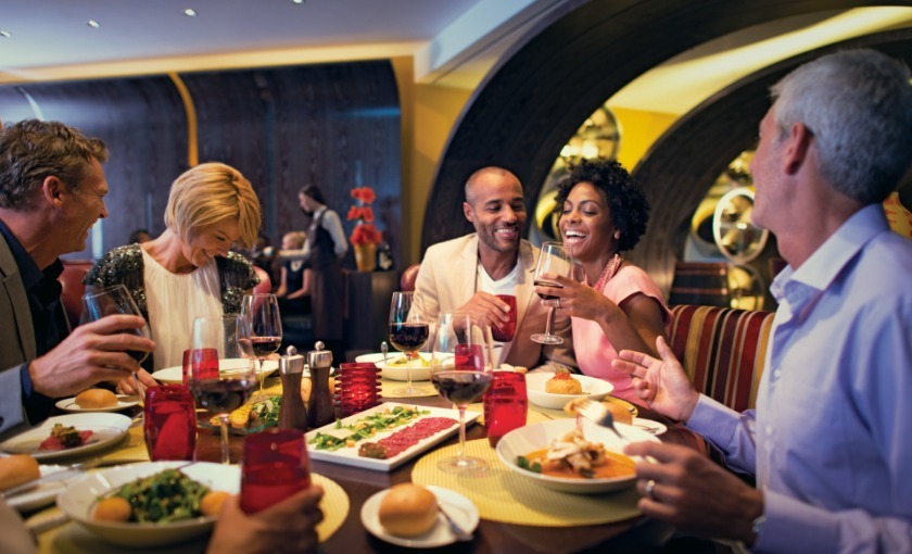 Een dinner op de Celebrity Equinox.